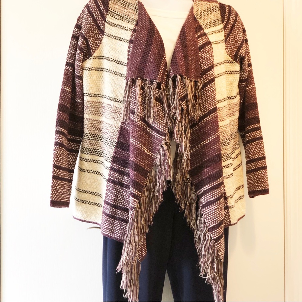 NWOT Lovely Vintage Fringed Cardigan. Size:XL
